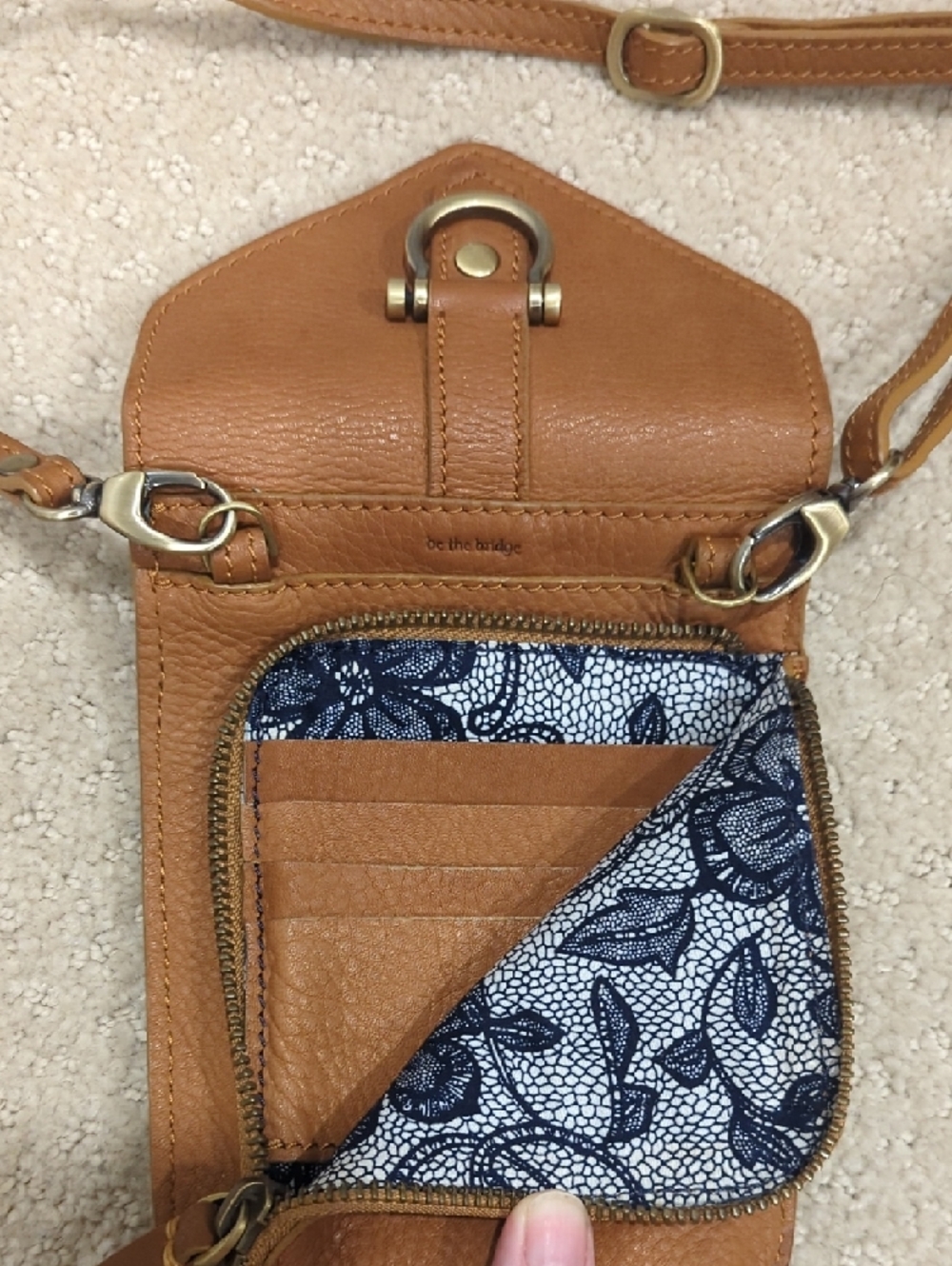 Sapahn Grace Crossbody Leather Bag - Picture 4 of 6
